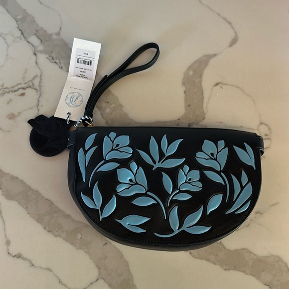 Draper James Handbags - Draper James Floral Half-moon wristlet, nwt